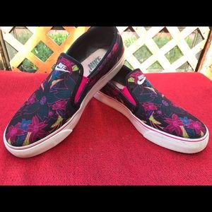 Nike Floral Shoes 🌸